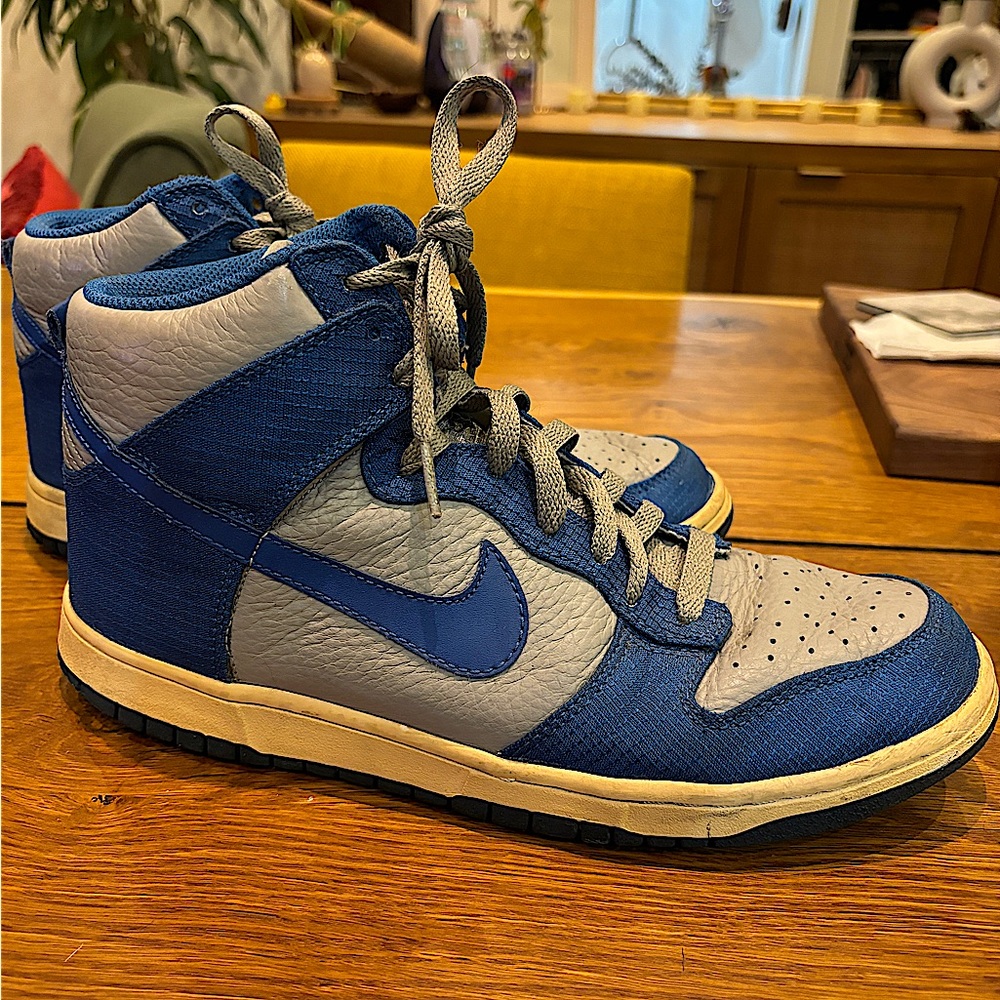 NIKE High Tops (Male: Size 10) BLUE & WHITE (Used)